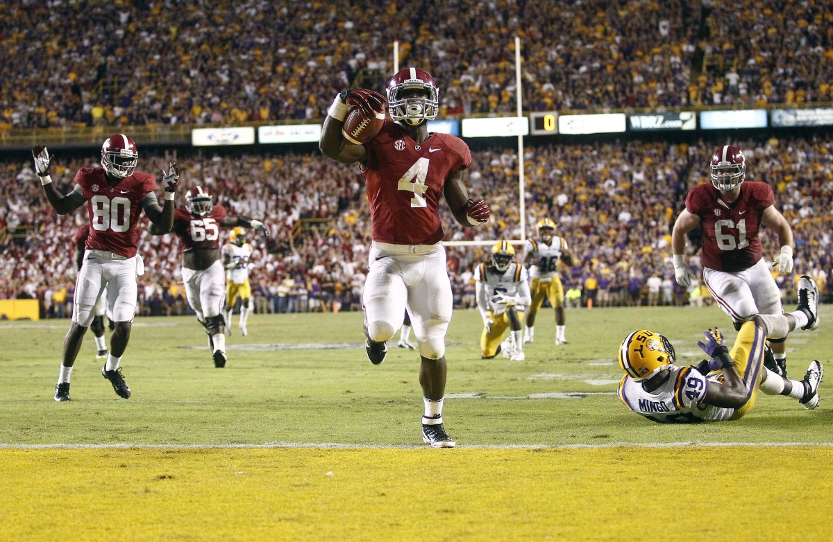 Alabama Crimson Tide running back T.J. Yeldon (4) scores a touchdown during the fourth quarter against the LSU Tigers at Tiger Stadium. Alabama defeated LSU 21-17.